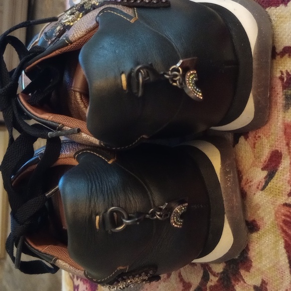 Coach C118 Runner in Style. Excellent Condition. Like Brand New - Picture 4 of 5